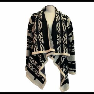 Moon collection black cream sweater size XL